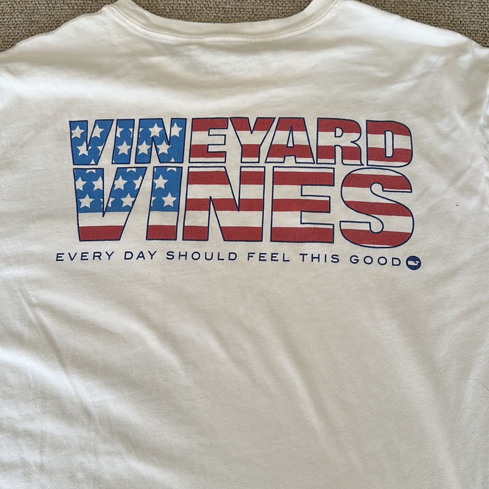 Vineyard Vines white T-shirt